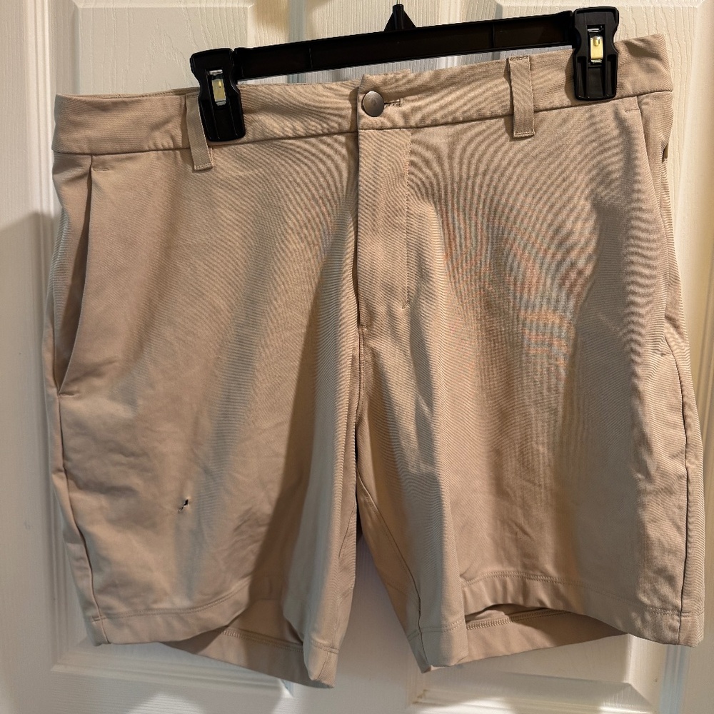 Lululemon kahki shorts